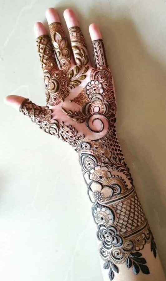 full-hand-Pakistani-Arabic-mehndi-design